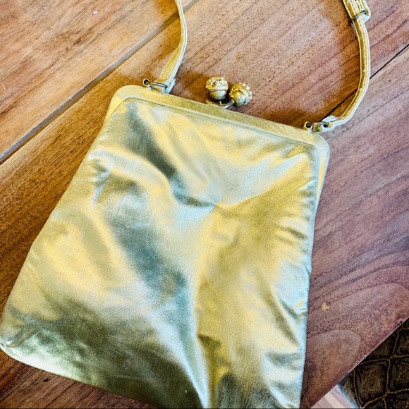 Unbranded Handbags - Vintage Jeweled Kiss Lock Gold Metallic Purse
